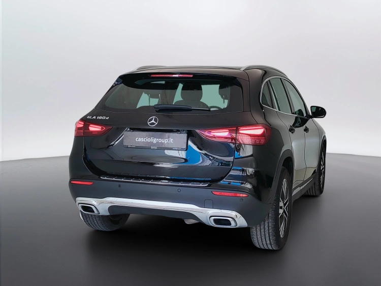 5 - Mercedes-Benz GLA 180 d Progressive Advanced auto