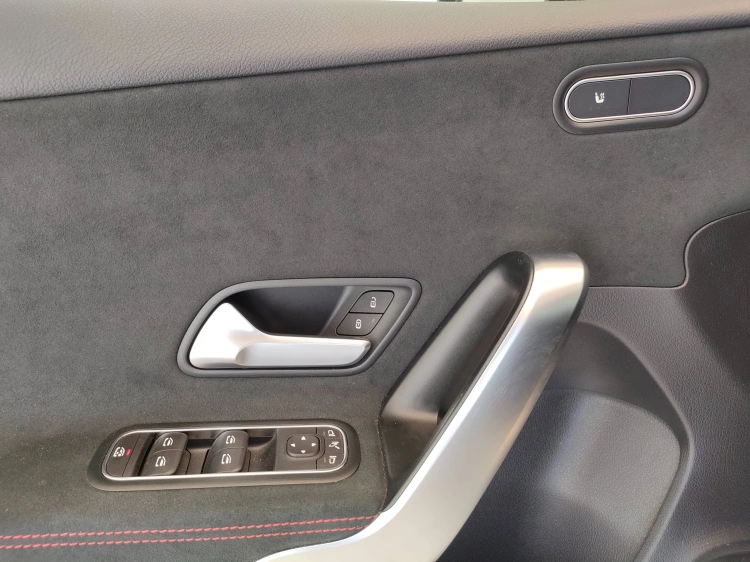 13 - Mercedes-Benz Classe A 180 d AMG Line Advanced Plus auto