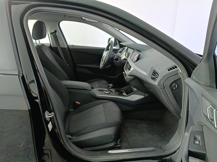 12 - BMW Serie 1 118d Business Advantage auto