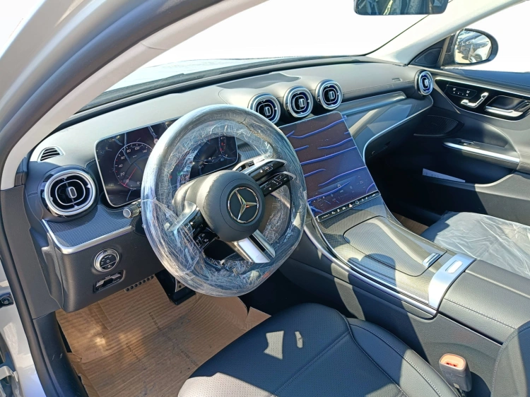 7 - Mercedes-Benz Classe C 300 de 4MATIC con tecnologia ibrida EQ Station Wagon Travel Edition