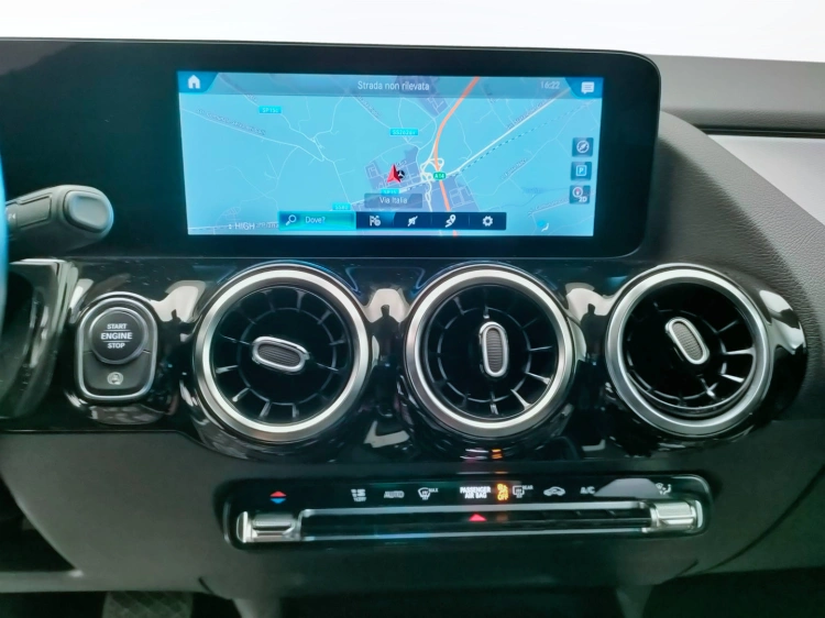 11 - Mercedes-Benz Classe B 200 d Sport auto