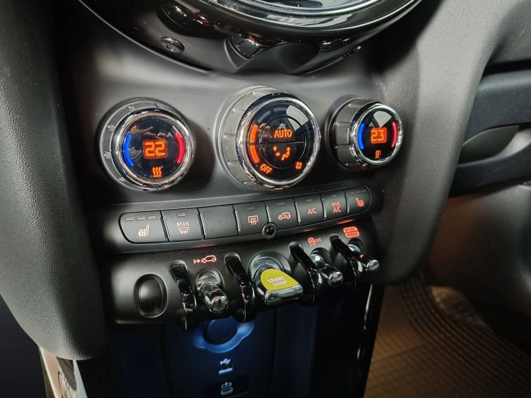 15 - MINI Cooper Mini 3p Cooper SE Classic auto