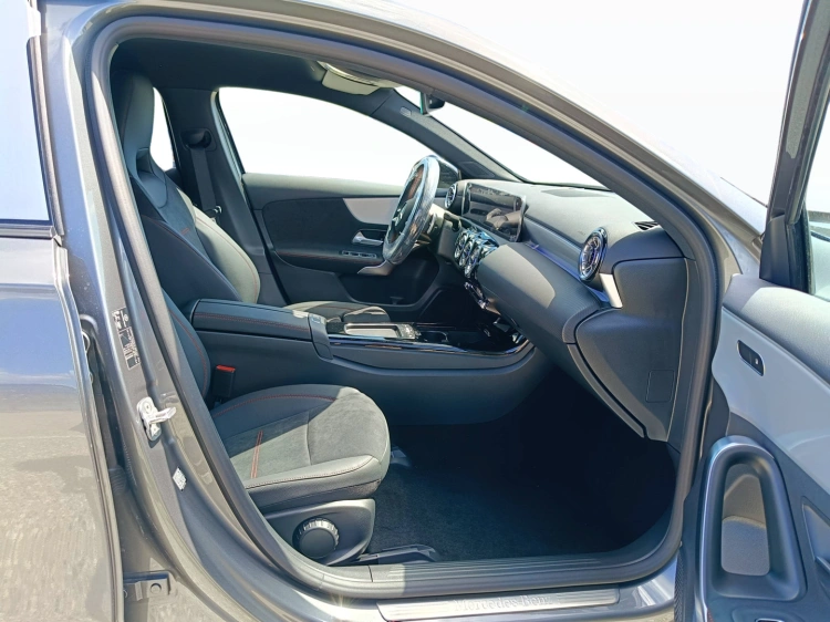 10 - Mercedes-Benz Classe A 180 d Automatic