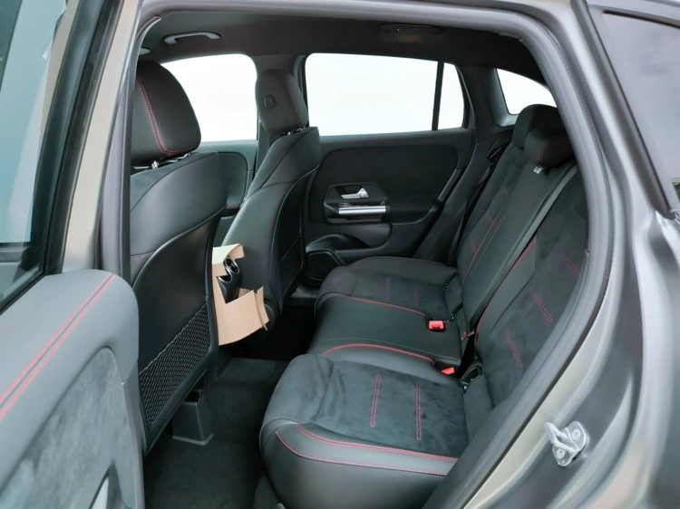 10 - Mercedes-Benz GLA 200 d automatic