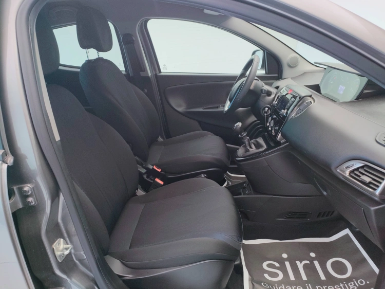 11 - Lancia Ypsilon Ypsilon 1.0 firefly hybrid Gold s&s 70cv