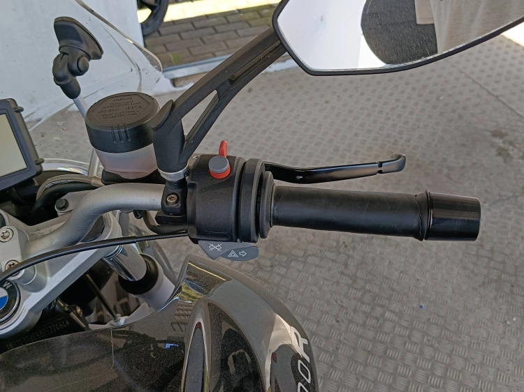 5 - BMW Motorrad R R 1200 R