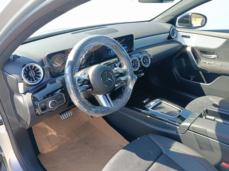 7 - Mercedes-Benz Classe A 180 d Automatic