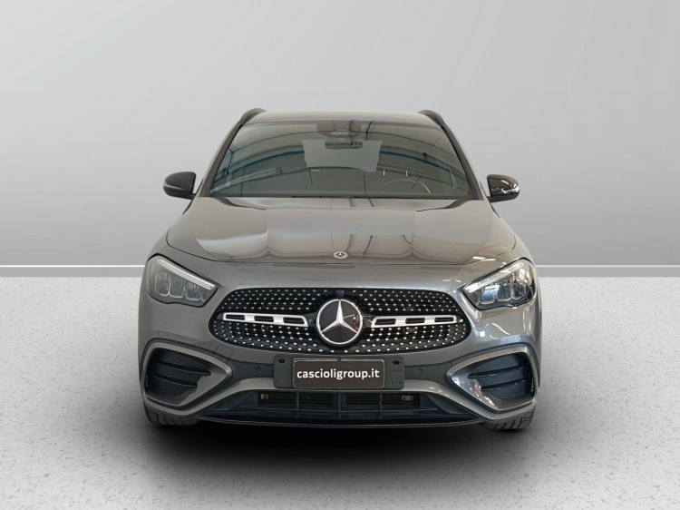 2 - Mercedes-Benz GLA 180 d AMG Line Advanced Plus auto
