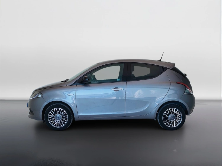 8 - Lancia Ypsilon Ypsilon 1.0 firefly hybrid Gold s&s 70cv
