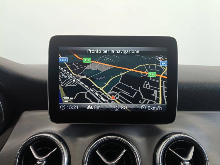 13 - Mercedes-Benz CLA 200 d Premium auto FL