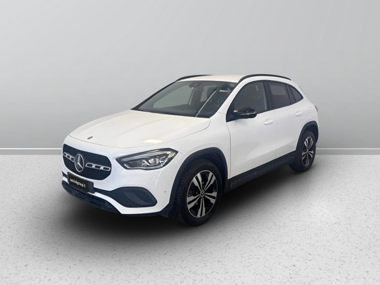 2 - Mercedes-Benz GLA 200 d Sport Plus auto