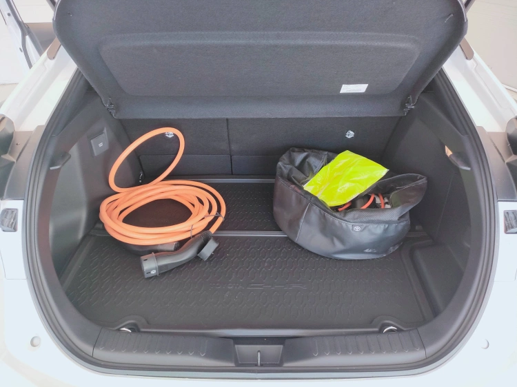 11 - Toyota C-HR C-HR 2.0 phev Trend eco fwd e-cvt