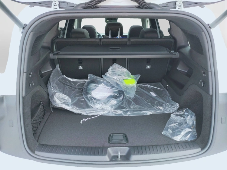 5 - Mercedes-Benz GLB 250+ con tecnologia EQ