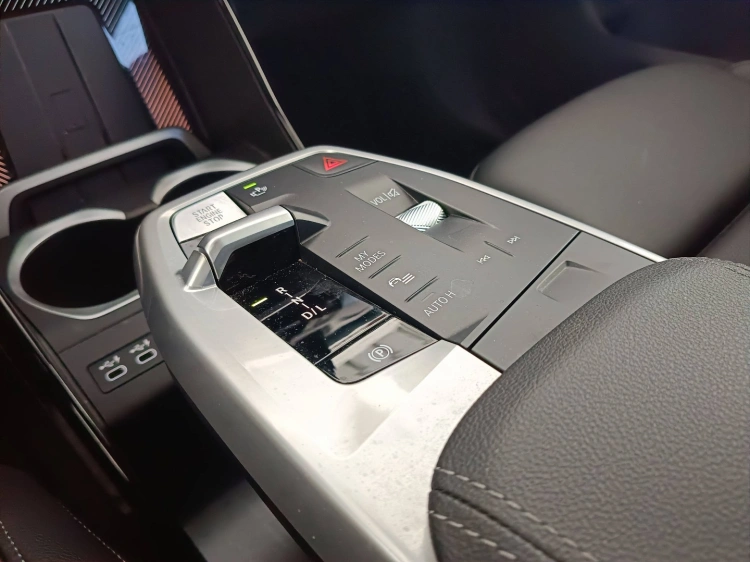 16 - BMW X1 X1 sdrive18d X-Line Edition Essence auto