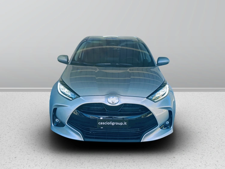 2 - Toyota Yaris Yaris 1.5h Trend