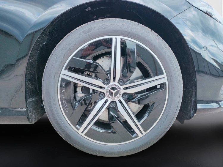 6 - Mercedes-Benz CLA 250+ con tecnologia EQ