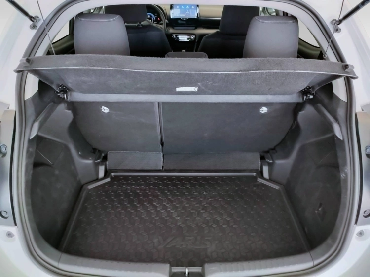 11 - Toyota Yaris Yaris 1.5h Trend