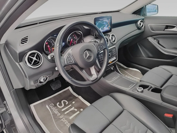 13 - Mercedes-Benz GLA 200 d Business auto