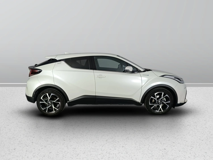 3 - Toyota C-HR TOYOTA C-HR 1.8 Hybrid E-CVT Trend