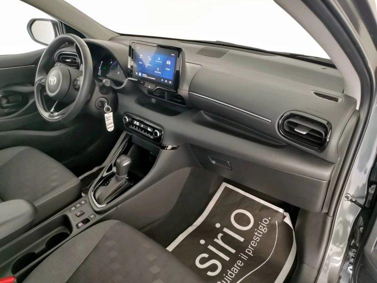 12 - Toyota Yaris Yaris 1.5h Trend