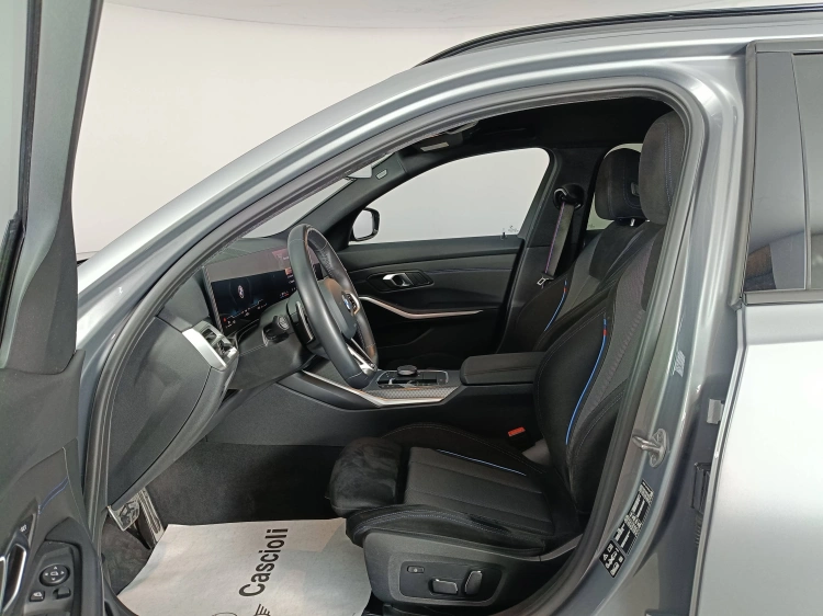 8 - BMW Serie 3 320d Touring mhev 48V Msport xdrive auto