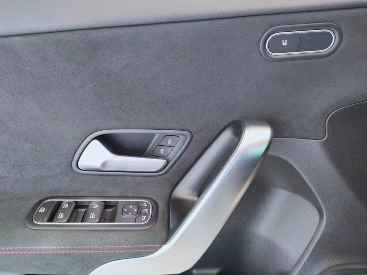 11 - Mercedes-Benz Classe A 180 d AMG Line Advanced Plus Digital Edition auto
