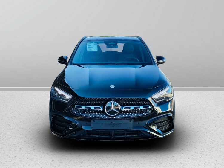 2 - Mercedes-Benz GLA 200 d automatic