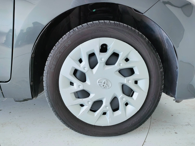 8 - Toyota Aygo Aygo 5p 1.0 x-play m-mt 72cv