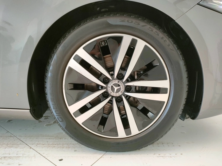 8 - Mercedes-Benz Classe A 180 d Sport auto