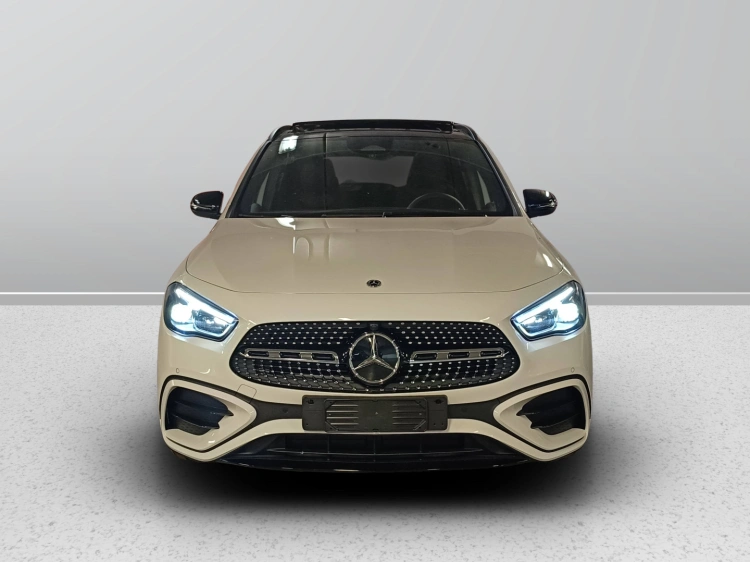 2 - Mercedes-Benz GLA 200 d automatic