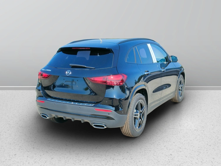 6 - Mercedes-Benz GLA 200 d automatic