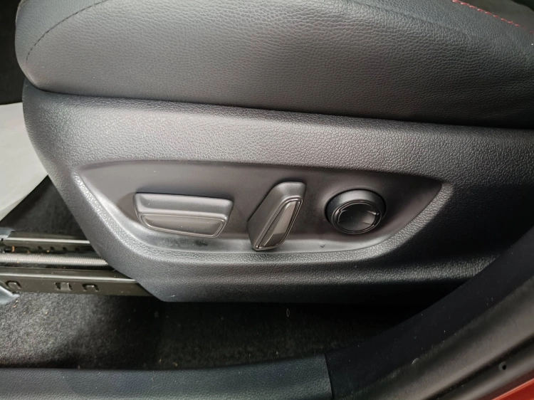 18 - Toyota C-HR C-HR 2.0 phev GR Sport fwd e-cvt