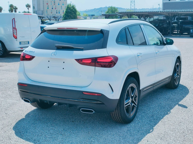 5 - Mercedes-Benz GLA 200 d automatic