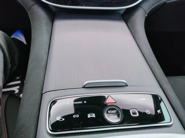 16 - Mercedes-Benz EQE 350 AMG Line Premium 4matic