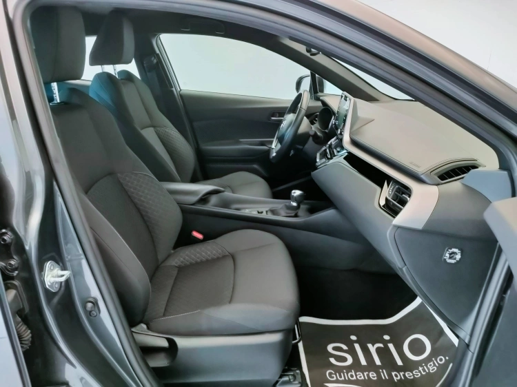13 - Toyota C-HR C-HR 1.8h Business e-cvt