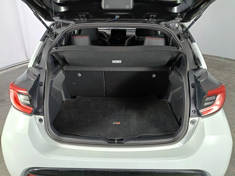 16 - Toyota Yaris Yaris 1.5h 130 GR Sport