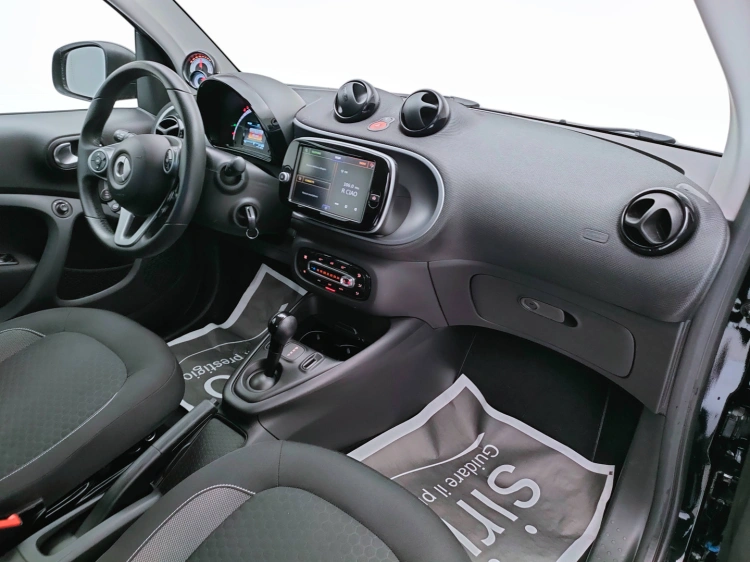 13 - smart fortwo Fortwo eq Passion 4,6kW