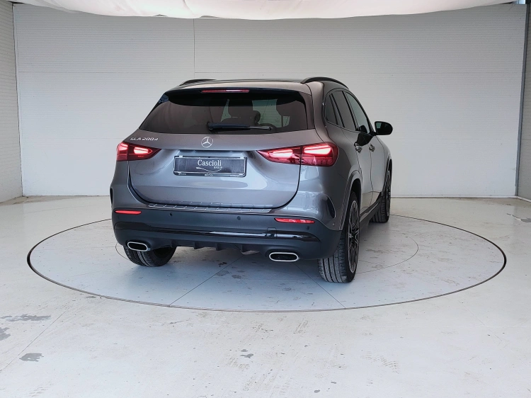 5 - Mercedes-Benz GLA 200 d AMG Line Premium auto