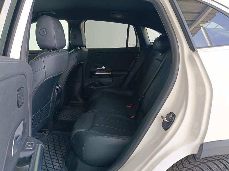 9 - Mercedes-Benz EQA 300 Sport 4matic