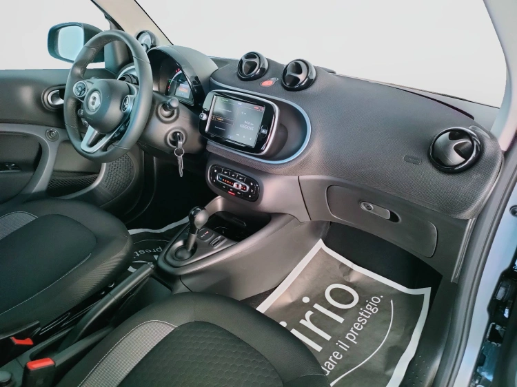 11 - smart fortwo Fortwo eq Passion 22kW