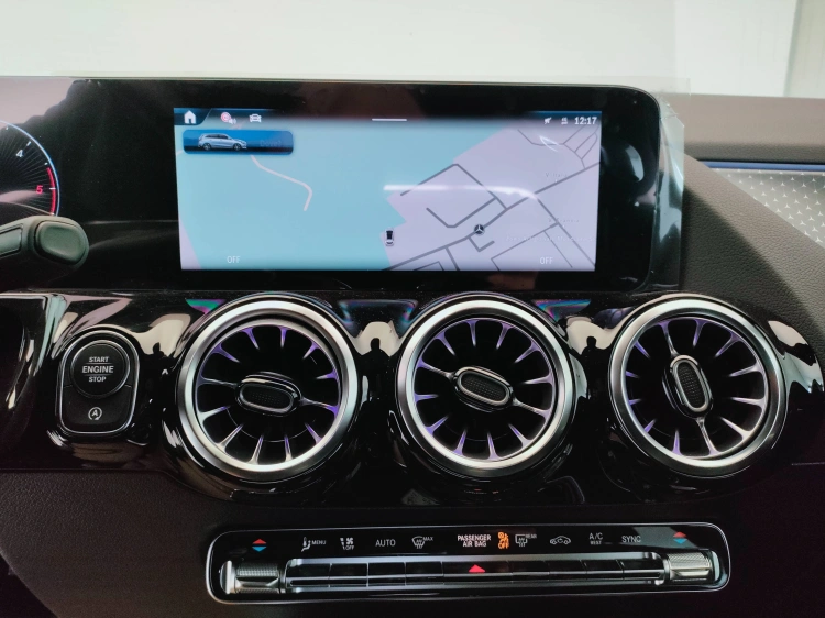 12 - Mercedes-Benz Classe B 180 d Street Edition auto