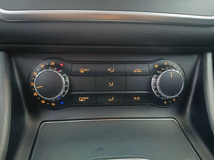 16 - Mercedes-Benz CLA 200 d Premium auto FL