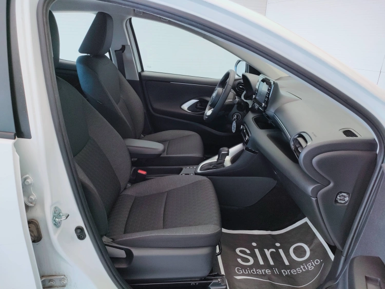 11 - Toyota Yaris Yaris 1.5h Active
