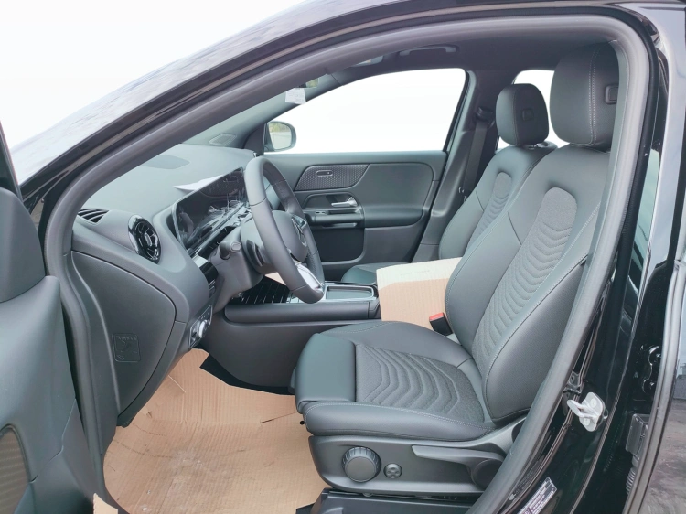 10 - Mercedes-Benz GLA 180 Automatic