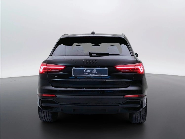 4 - Audi Q3 Q3 35 2.0 tdi Identity Black s-tronic