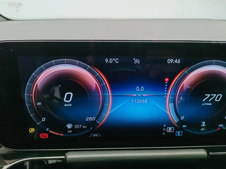 17 - Mercedes-Benz GLA 200 d Premium auto