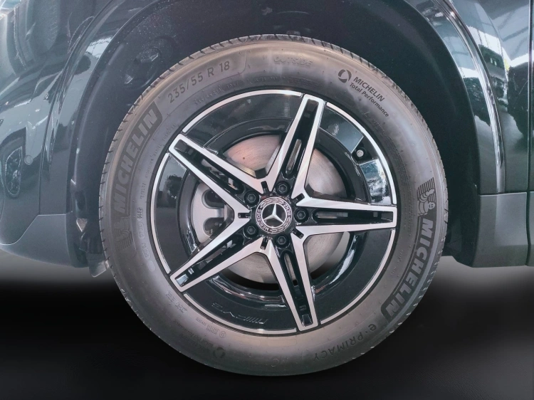 6 - Mercedes-Benz EQA 300 4MATIC