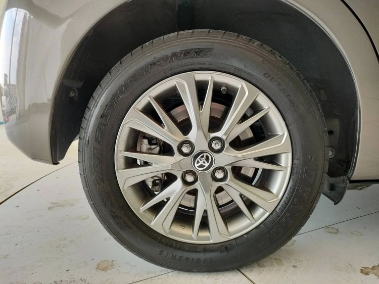 8 - Toyota Yaris Yaris 5p 1.5h Active