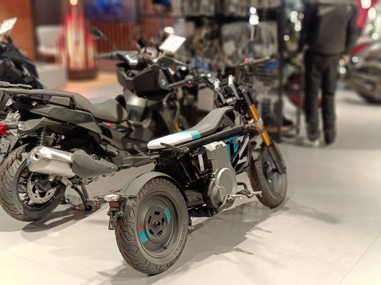 2 - BMW Motorrad C SCOOTER CE 02 AM