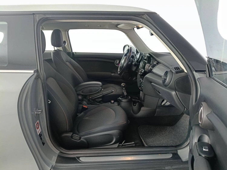 11 - MINI Cooper Mini 1.5 Cooper D 3p